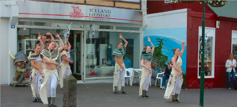 Reykjavik: Street entertainers