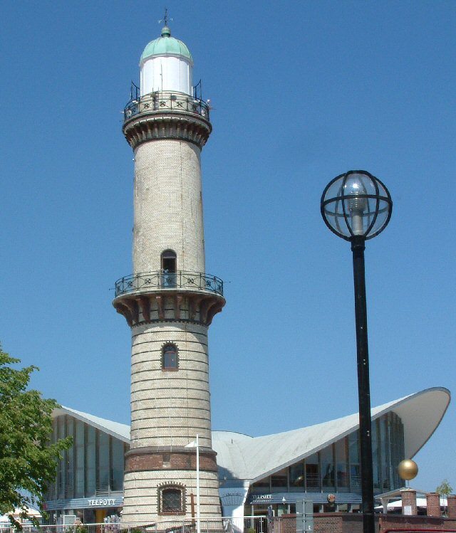 Warnemünde: Lighthouse & Teepott