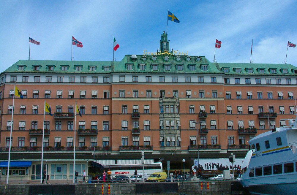 Stockholm: Grand Hôtel from the water