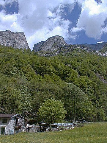 Verzasca: Mountains above Lavertezzo