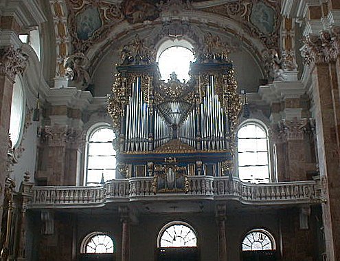 Innsbruck: The organ of the Dom church