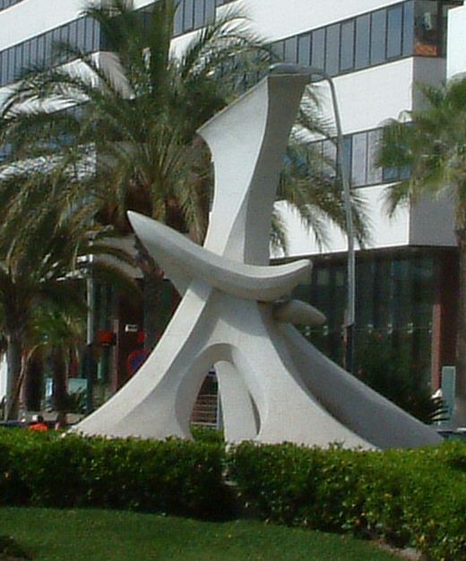 Playa de Las Americas: Sculpture at Road Junction