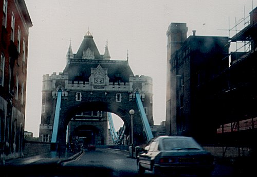 London: Tower Bridge, 1988