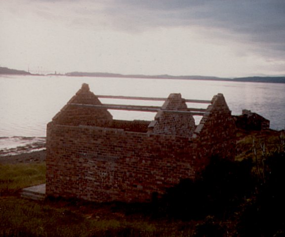Cramond Island: View up the River Forth, 1979