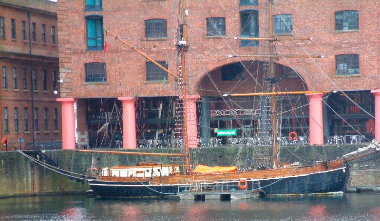 Liverpool: Albert Dock, April 2006