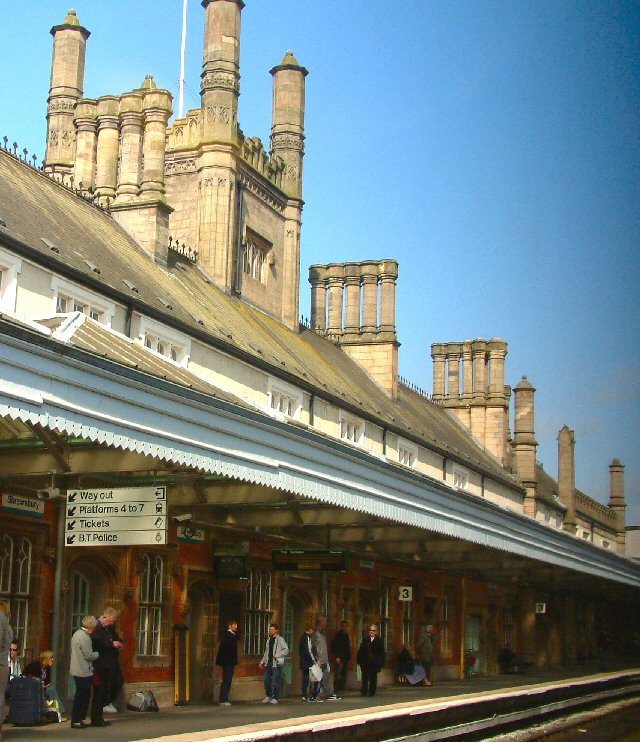 Shrewsbury Station: Platform 3, April 2006