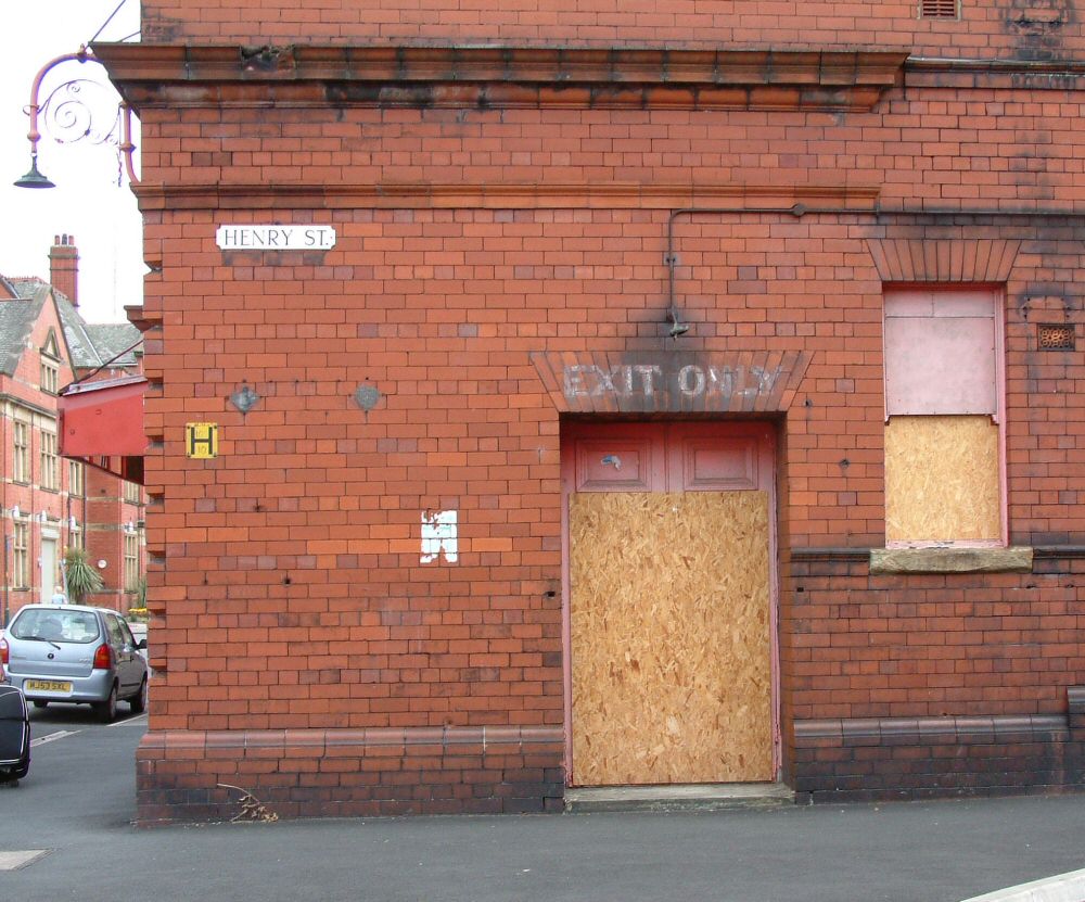 Henry Street Exit in June 2006